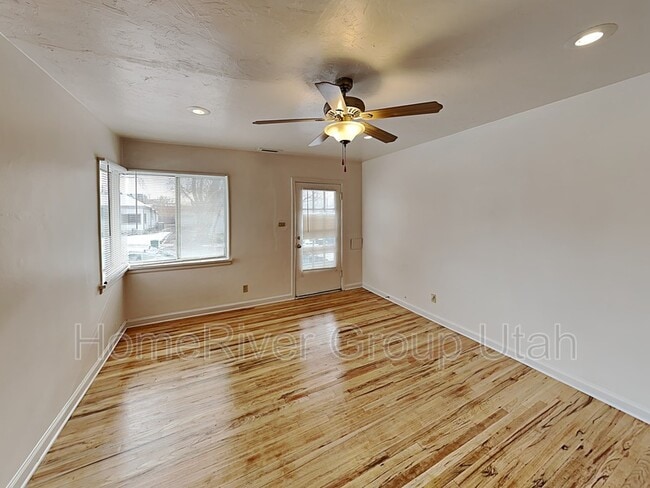 Building Photo - 1129 Ramona Ave