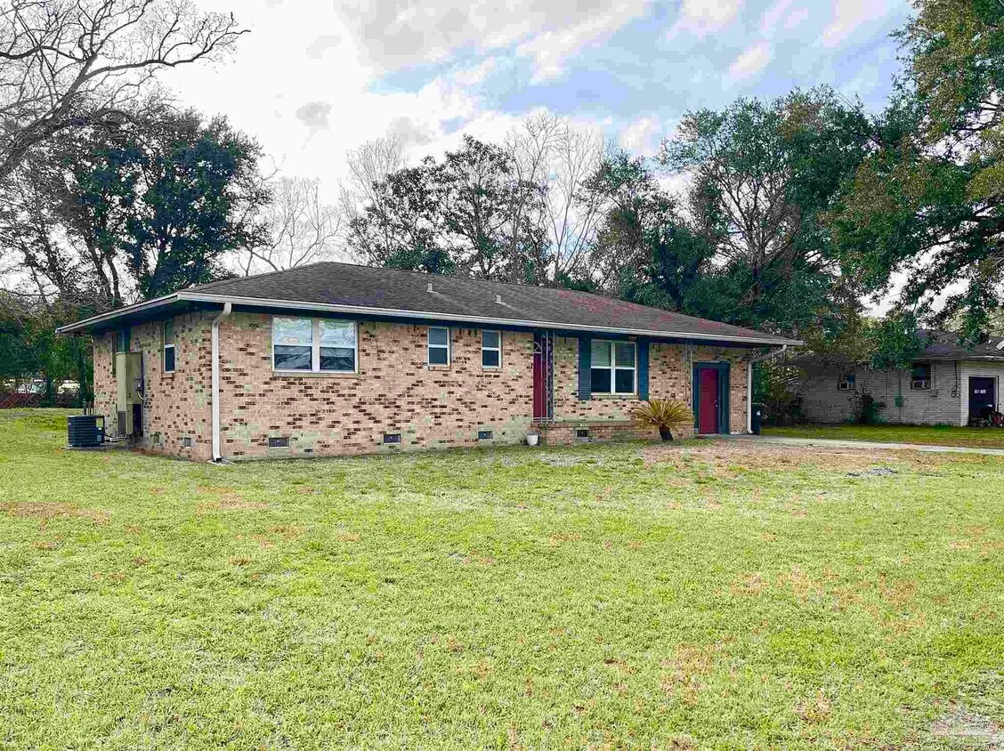 Primary Photo - 2431 Planetarium Ave