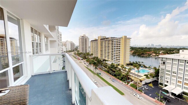 Foto del edificio - 5601 Collins Ave