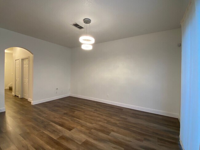 Foto del edificio - Beautiful 3 Bed/2.5 Bath Townhome in the Desirable City of Casselberry!!