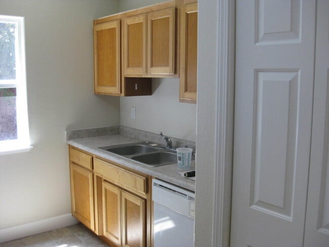 Foto del edificio - Great home and location on 3rd and Ash