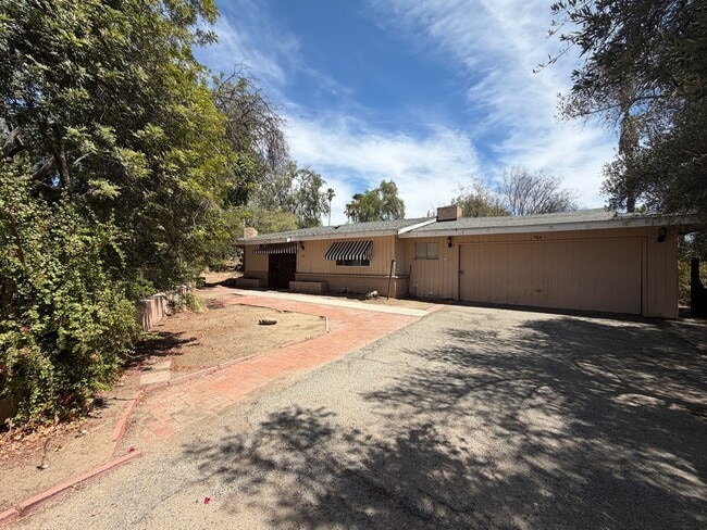 Photo - 764 S University Dr House