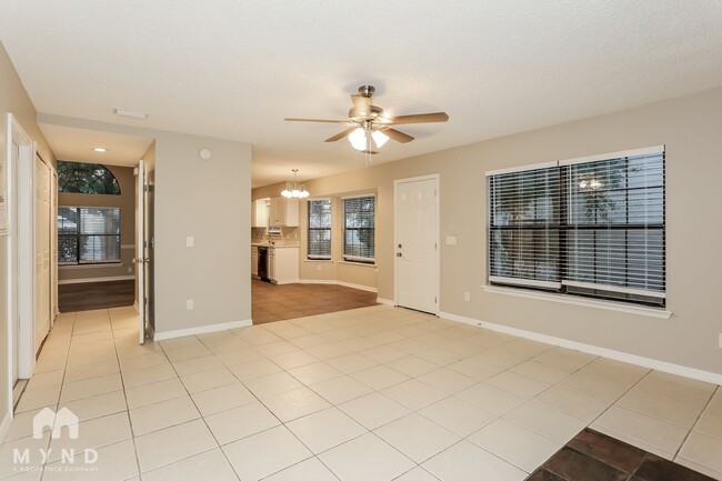 Building Photo - 5407 Fort Caroline Rd