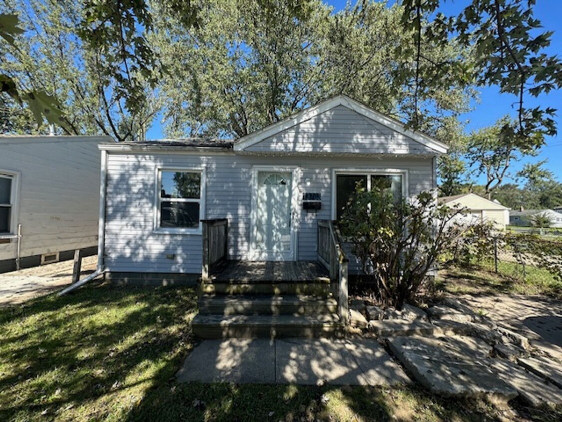 Primary Photo - Renovated Cozy Two Bedroom Home