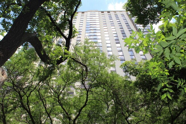 Building Photo - 100 E Bellevue Pl