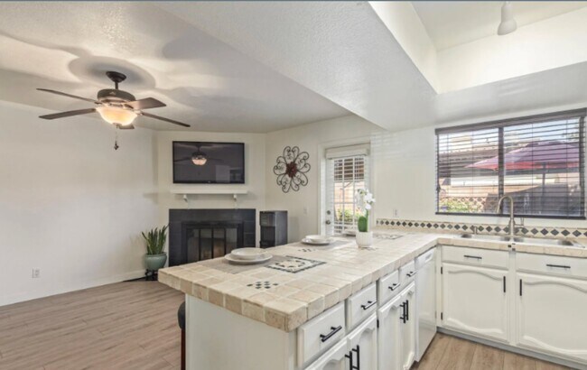 Photo - 170 E Guadalupe Rd Townhome