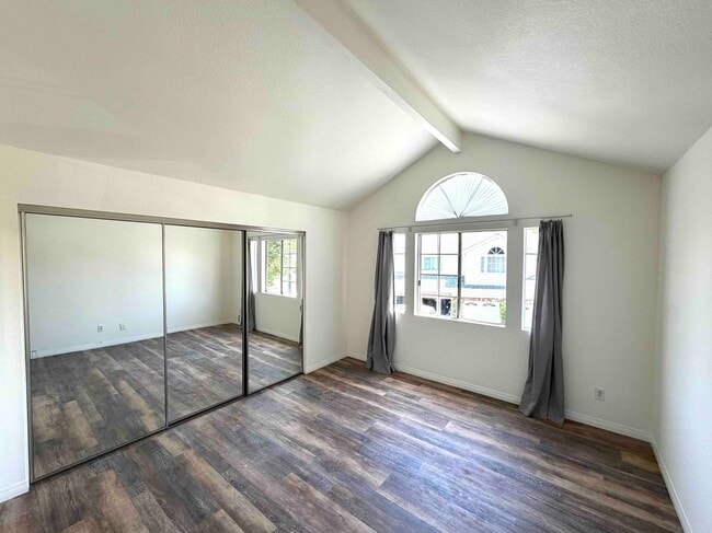 Building Photo - 2057 Tustin Ave