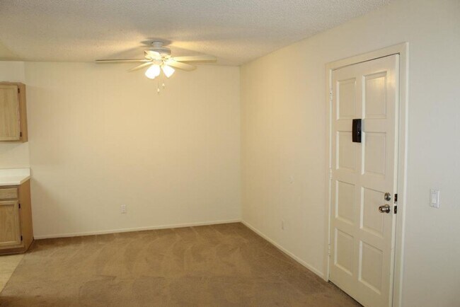 Building Photo - 1 Bed/1Bath Condo in Carlsbad!! ~Hosp Way ...
