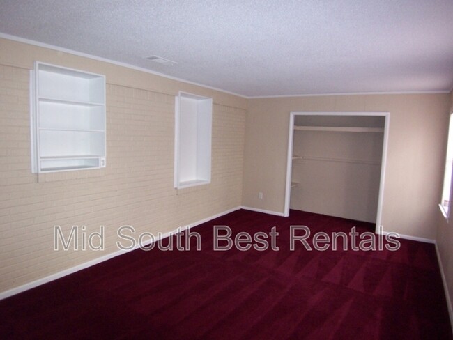 Building Photo - 1628 Vicky Ln