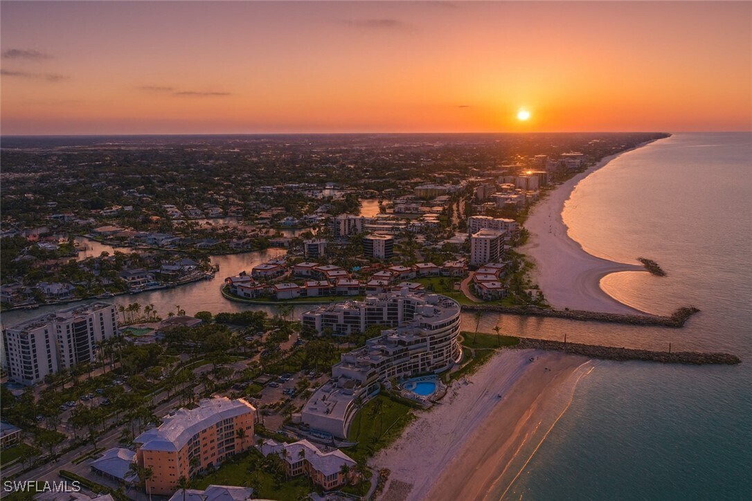 Primary Photo - 2400 Gulf Shore Blvd N