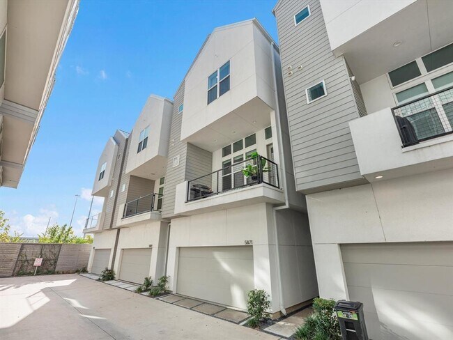 Building Photo - 5871 E Post Oak Ln