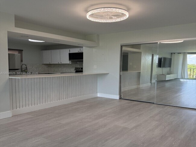 Building Photo - 870 NW 87th Ave