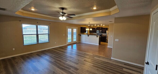 Building Photo - Beautiful 3 bedroom, 2 bath home for rent