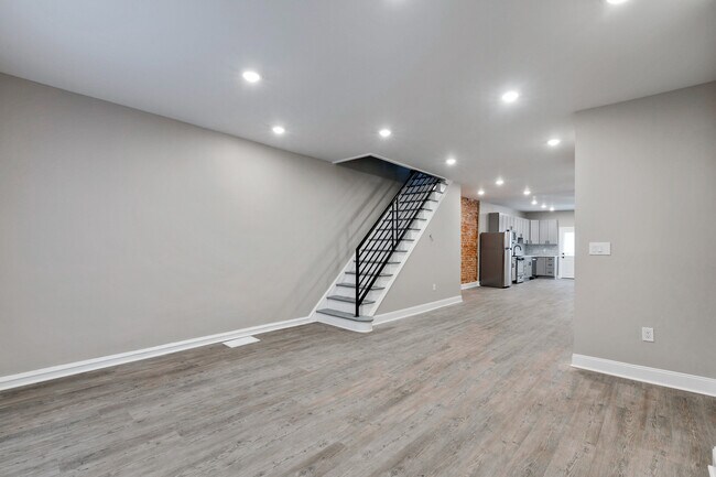 Building Photo - 6205 Elmwood Ave