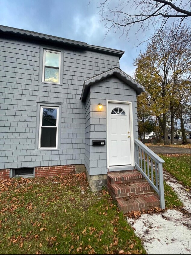 Primary Photo - 234 Charles St