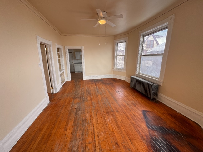 Building Photo - 2112 W Greenfield Ave