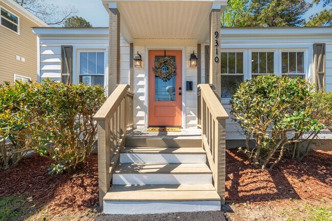 Foto del edificio - Call Sabrina Thomas at 757-767-0767 for more information