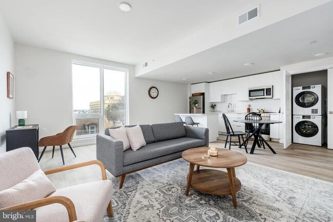 Building Photo - 1130 N Delaware Ave