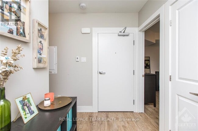 Building Photo - 550-550 Brunel St