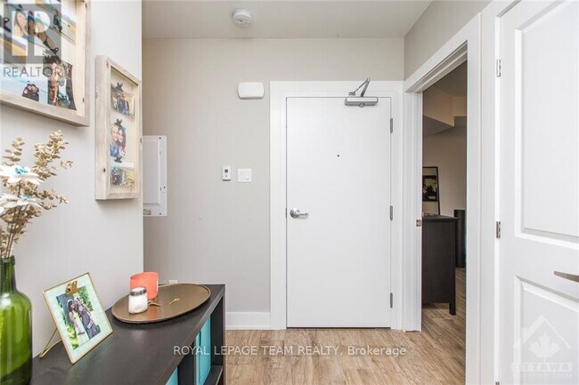 Building Photo - 550-550 Brunel St