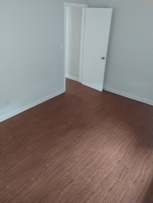 Foto del edificio - Lambert St Duplex