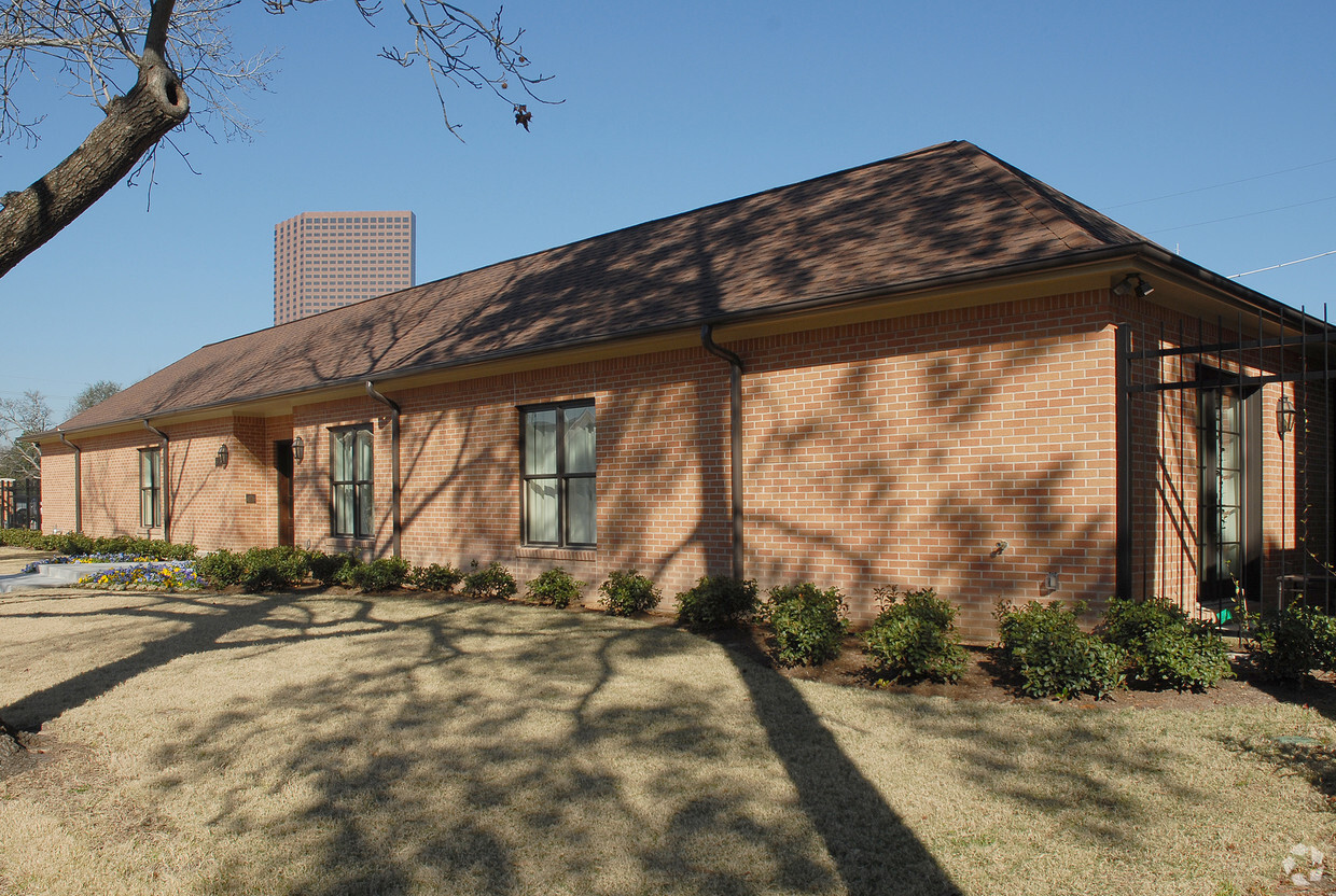 Building Photo - 5136 Del Monte Dr