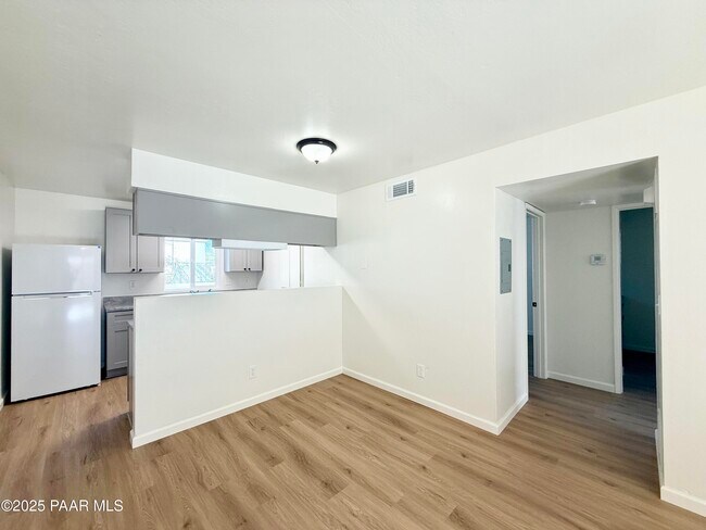 Foto del edificio - 564 Lincoln Ave