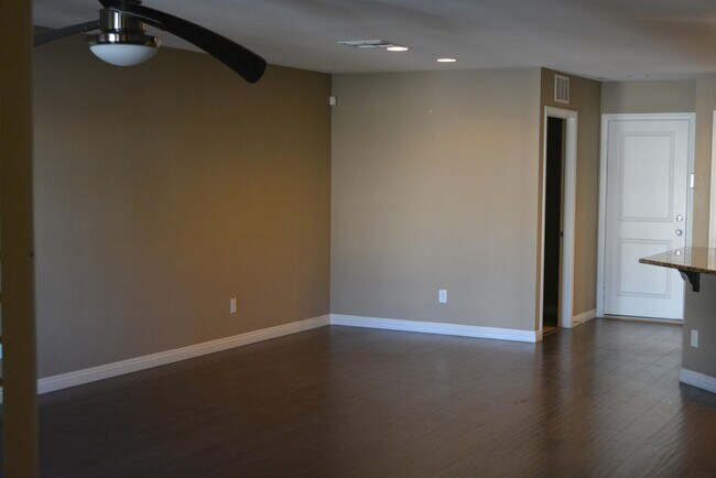 Building Photo - 3013 Camino Sereno Ave