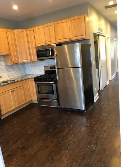 Kitchen - 3320 W Beach Ave