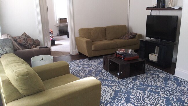 Amplia sala de estar - 2230 Ravine St