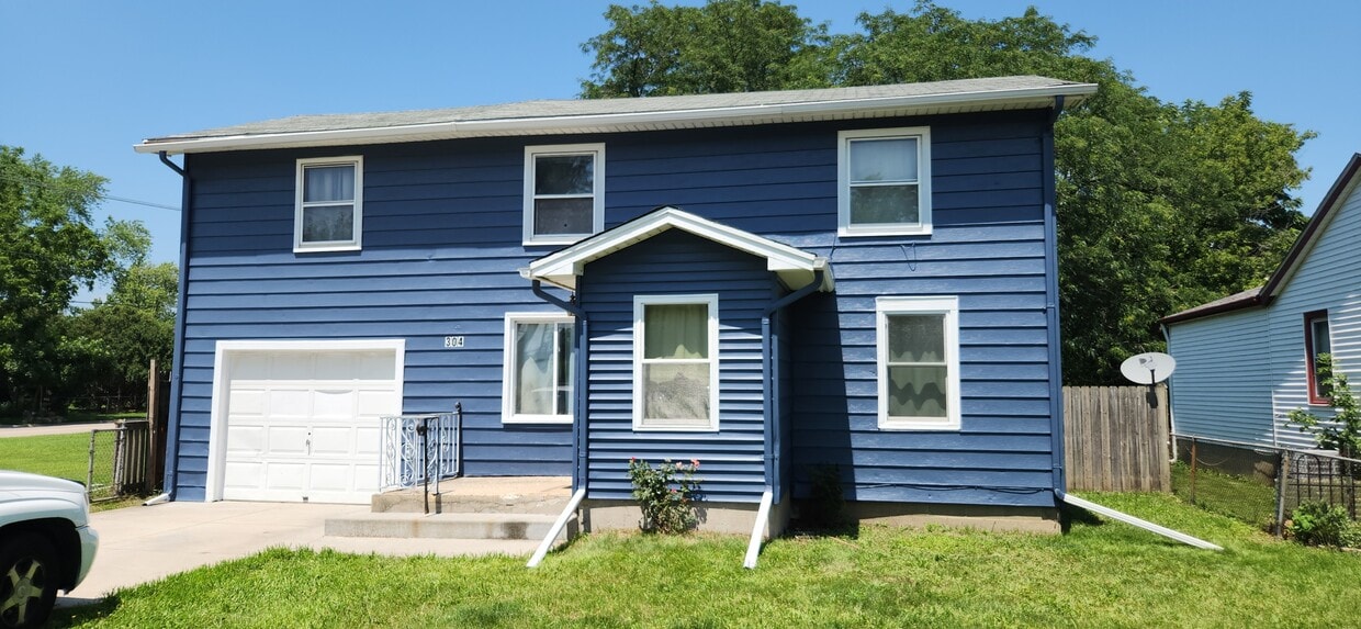 Primary Photo - 304 Wilshire Dr