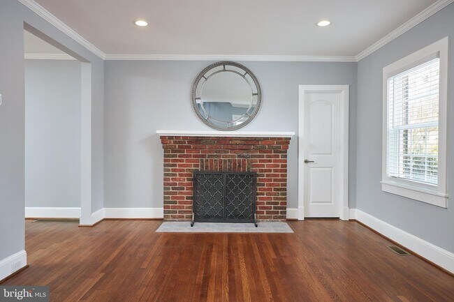 Building Photo - 4912 Brandywine St NW