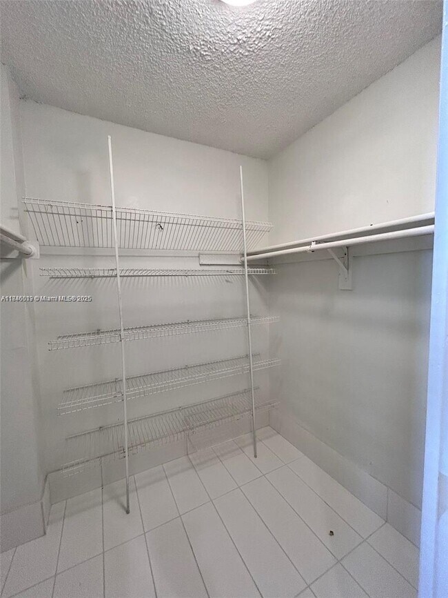 Foto del edificio - 5050 NW 7th St