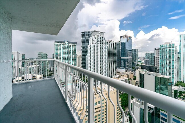 Foto del edificio - 1200 Brickell Bay Dr