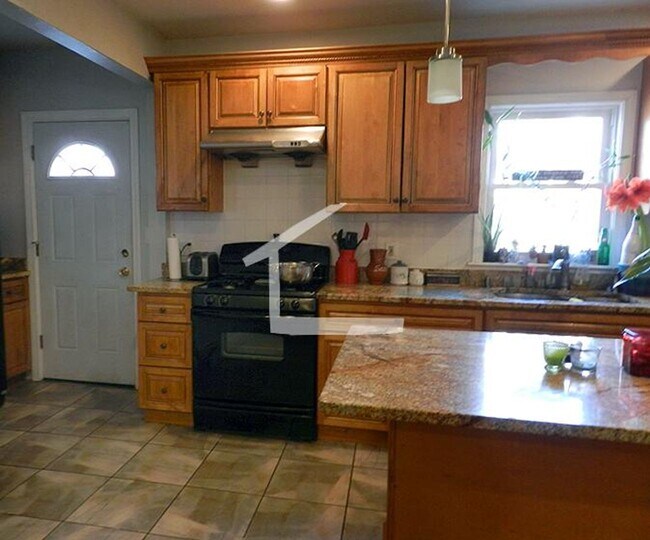 Building Photo - HOT ALLSTON LISTING!!!!