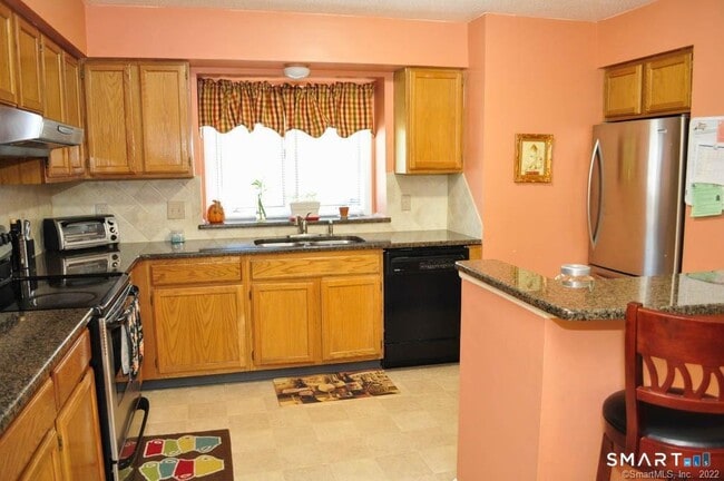 Building Photo - 605 Sandstone Dr