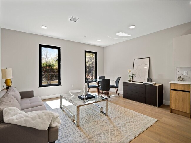 Foto del edificio - 249 Corey Rd