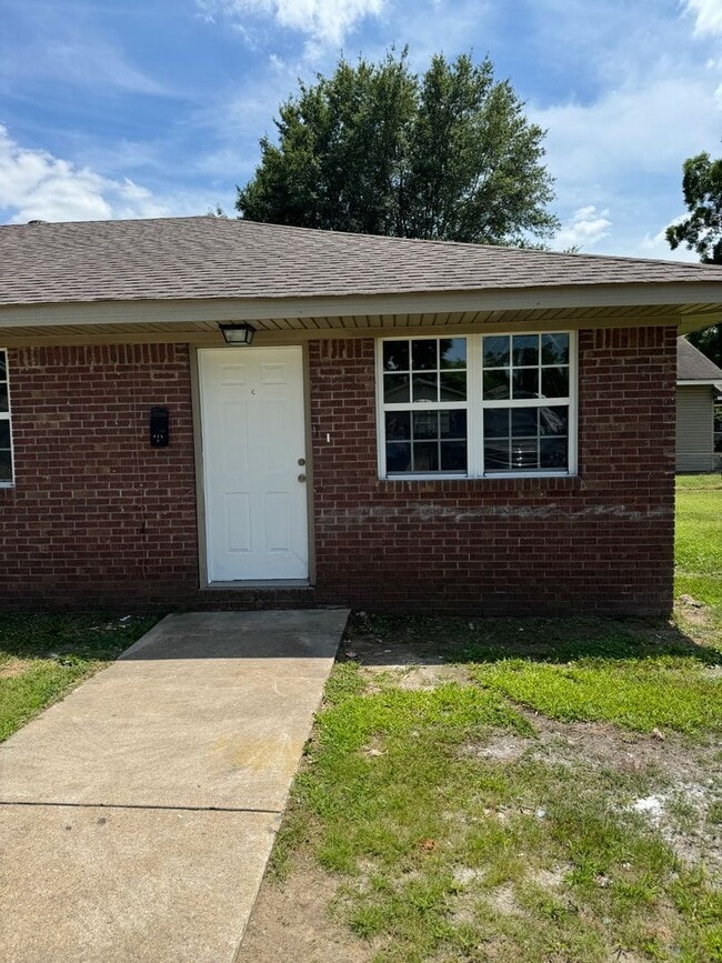 Building Photo - 617 Patterson St