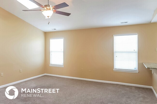 Foto del edificio - 2245 Valley Creek E Ln