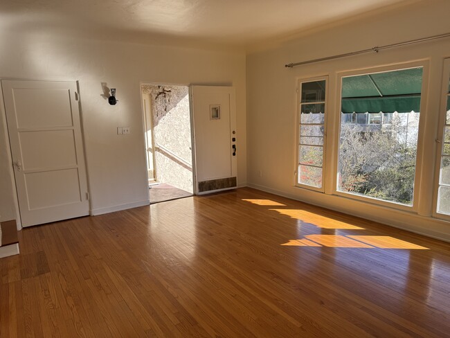 Living Room_2 - 921 Tularosa Dr