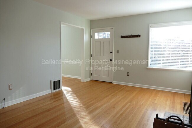 Foto del edificio - 7348 10th Ave NW