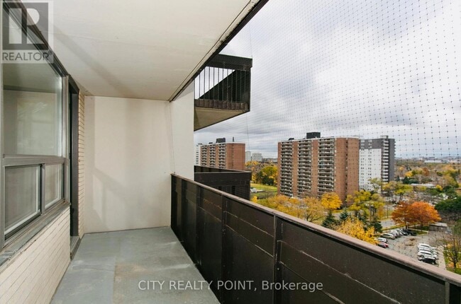Photo du bâtiment - 6200 Bathurst St
