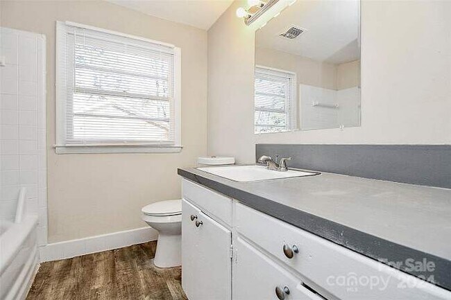 Foto del edificio - 4736 Cinderella Rd