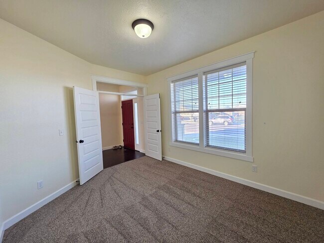 Building Photo - 4015 St Paul Ln