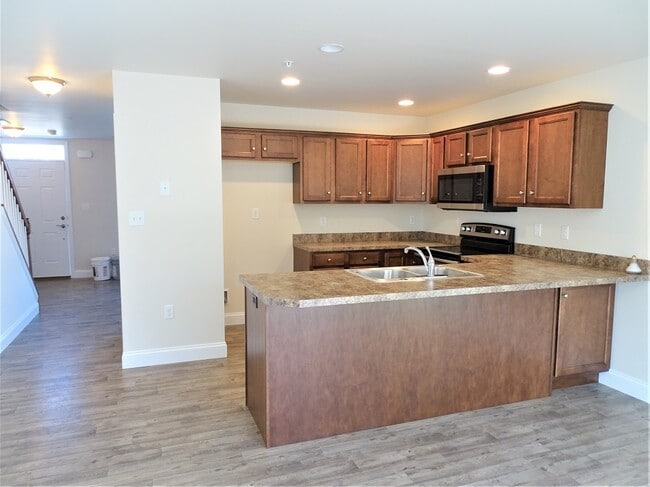 Building Photo - 127 Redstone Dr