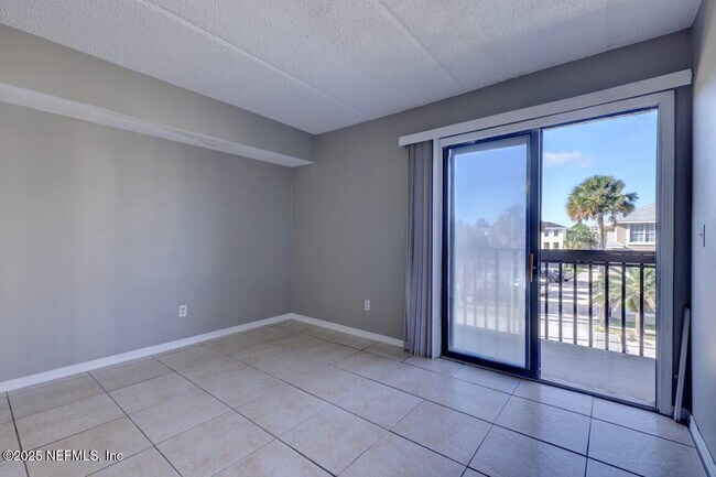 Building Photo - 400 1st St S