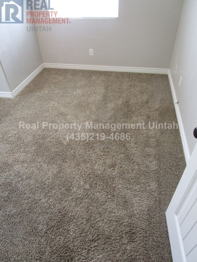 Foto del edificio - 3 bed 2.5 bath townhome in Fox Run