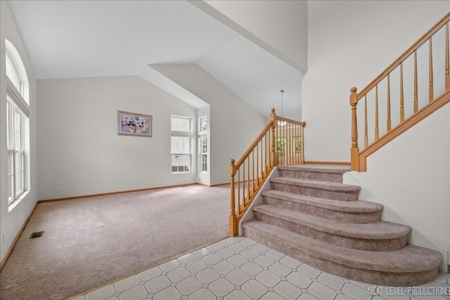 Building Photo - 360 Thomas Dr
