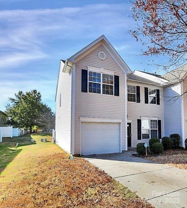 Building Photo - 7718 Abigail Glen Dr