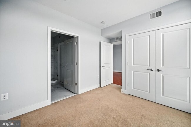 Building Photo - 915 N Patrick St